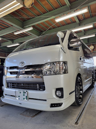 トヨタハイエーススポイラー取り付け