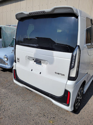 N BOXカスタムバックドア部分修理